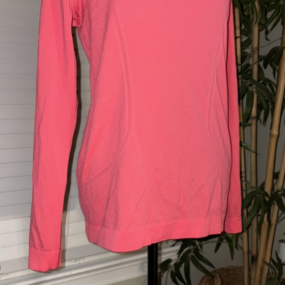 Lululemon Long Slv Pink Top with a very large but descrete logo over the front - Picture 2 of 15